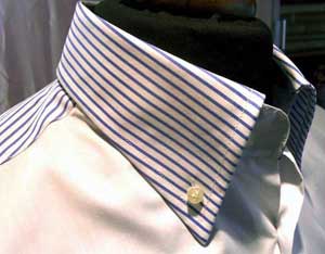 Camicia classica italiana con taschino Sartoria su misura Disegnare camicie personalizzate online. Disegno camicia uomo sartoriale con iniziali. Disegna camicie economiche su misura. Abiti maschili a Roma