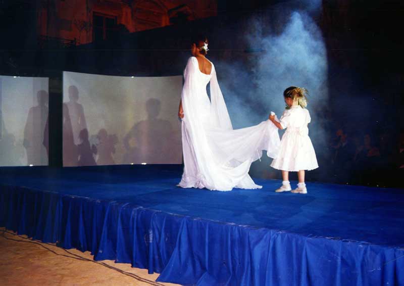 Abito su misura bambino completo per cerimonie vestitino abiti moda per bambini vestitini bimbi bambina vestita da damigella Atelier cerimonia a Roma
