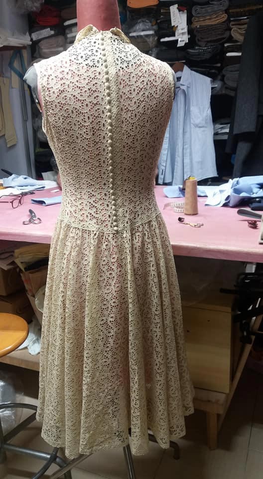 Repairs special vintage clothes. Dresses and clothing repairs customize. Repair on an ancient wedding dress tailoring by hand in Italy custom online picture-778